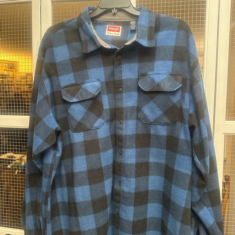 Wrangler Men's Casual Blue and Black Checkered Shirt